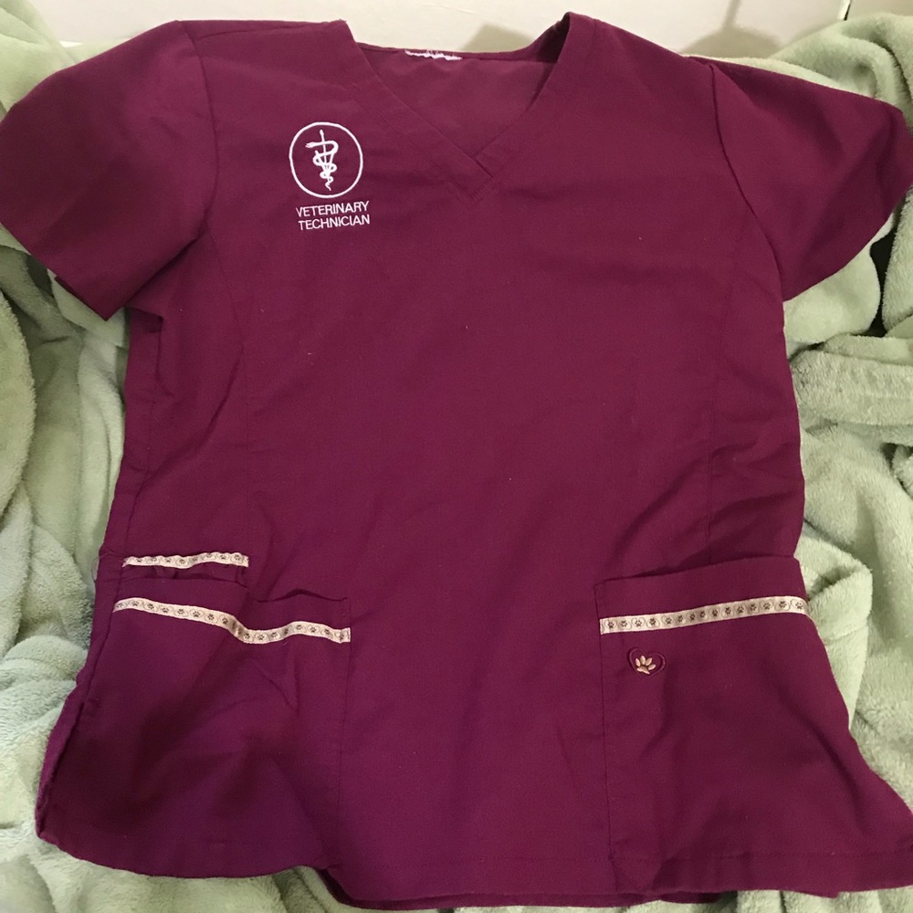 Women’s Veterinary Scrub Top LVT embroidery